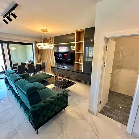 Ilidza Sky Royal Residences דירה *