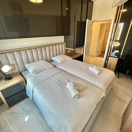 Ilidza Sky Royal Residences דירה *